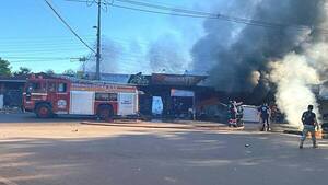 Popular / (VIDEO). Feroz incendio tras un corto circuito oikomi en un comercio
