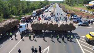 AUDIO: Cañicultores de Mauricio José Troche bloquean la Ruta PY 02 en Coronel Oviedo - Periodísticamente - ABC Color