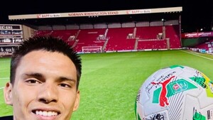Hürzeler se rinde ante Diego Gómez