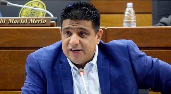 Hugo Meza insiste en romper con Taiwán y aboga por China comunista