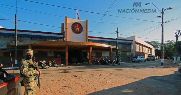 La Nación / Detienen a guardiacárcel que intentó ingresar casi dos kilos de cocaína a Tacumbú