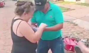Simuló caída de moto para pedirle matrimonio a su pareja – Prensa 5