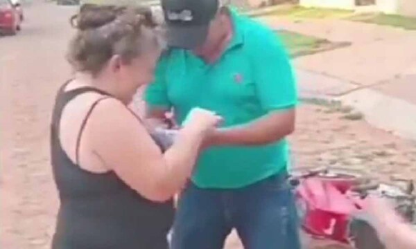 Simuló caída de moto para pedirle matrimonio a su pareja – Prensa 5
