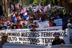 Indígenas exigen restitución de la oficina central del INDI en Asunción - ADN Digital