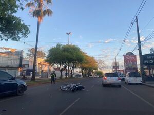Accidente de tránsito sobre la avenida Irrazábal deja a agente de la PMT lesionada