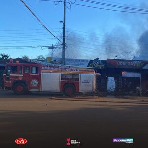 INCENDIO CONSUME LOCAL DE REPUESTOS PARA MOTOS EN EL BARRIO ARROYO PORÁ DE CAMBYRETA - «TVS DIGITAL»