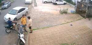 Video: adolescente recibe puñetazo por defender a su compañera acosada en Caacupé  - Nacionales - ABC Color