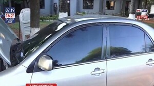 Detienen a pareja con auto robado y placas clonadas