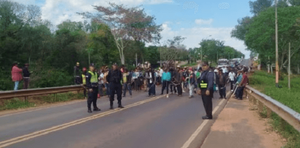 Cortes de ruta en todo el país por protesta indígena - Noticiero Paraguay