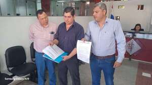 Sindicatos del Hospital de Clínicas solicitan a la Fiscalía investigar irregularidades detectadas por Contraloría - Nacionales - ABC Color