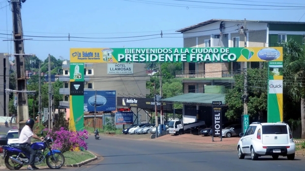 Rescatan a mujer semiatada en un estero de Presidente Franco