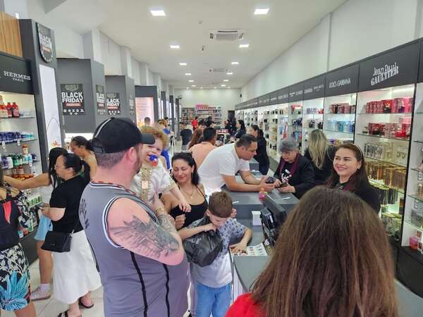 Black Friday: unas 50.000 personas hicieron sus compras en la frontera - Nacionales - ABC Color