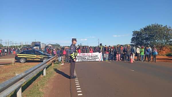 Nativos continúan con bloqueos en Caaguazú exigiendo que el INDI vuelva a funcionar en Asunción - Nacionales - ABC Color