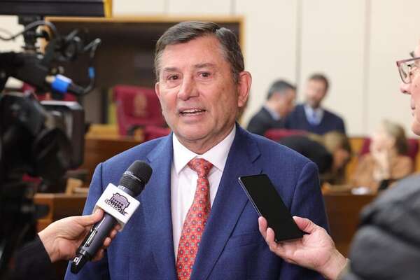 Pettengill en modo “influencer”: del puchero a G. 9.000 a presumir su avioneta - Política - ABC Color