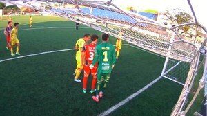 Gonzalo Falcón recibe tres partidos de suspensión por la "tocadita"