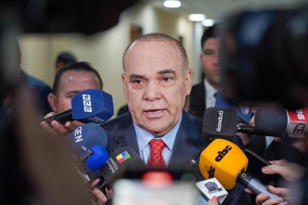 Bachi Núñez recuerda a Abdo que llegó al poder con votos de Honor Colorado