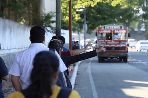 Choferes postergan huelga tras diálogo con diputados - Noticiero Paraguay