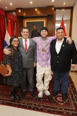 "El Princi" llevó a Cartes un proyecto de guardería para la Chacarita y desató un debate en redes