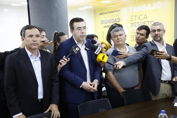 Oficializaron acuerdo para evitar huelga en el transporte público