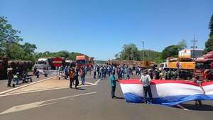 Cañicultores de Mauricio J. Troche cumplen tercer día de manifestaciones y rechazan reunión con Petropar - Nacionales - ABC Color