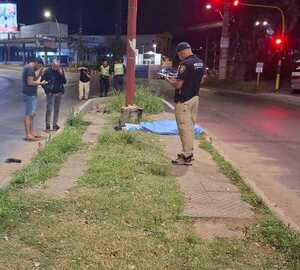 Joven motociclista pierde la vida al impactar contra una columna en la «Curva de la Muerte»