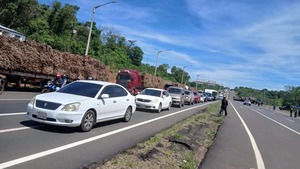 Productores mantienen bloqueo en PY02 por tren de molienda paralizado - ADN Digital