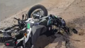 Una joven de 21 años muere al caer de su motocicleta en la ex curva de la muerte sobre Mariscal López