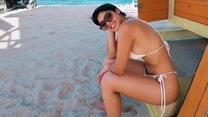 Popular / (GALERÍA) ¡Mamau! Aye Alfonso se mostró en bikini por "Mayami"