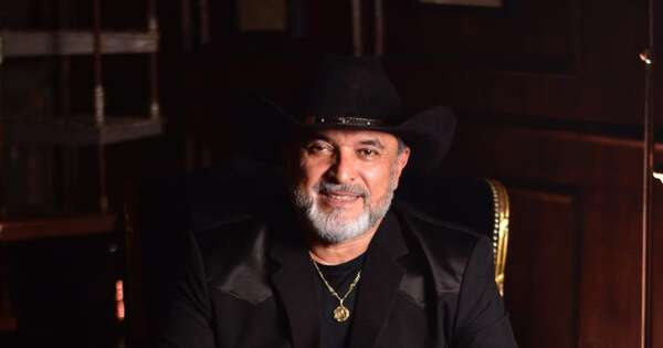 La Nación / Pedro Martínez presenta el show “Guarania Country”
