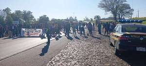 Nativos endurecen protesta con cierre de la Ruta PY02 en Caaguazú y ya suman más de 300 manifestantes - Nacionales - ABC Color