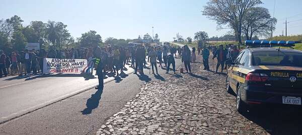 Nativos endurecen protesta con cierre de la Ruta PY02 en Caaguazú y ya suman más de 300 manifestantes - Nacionales - ABC Color