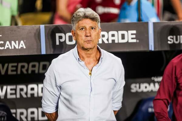 Renunció al Fluminense para «descansar de los genios de redes sociales»
