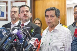 Suspenden huelga de choferes tras compromiso del Congreso