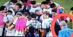 Popular / (VIDEO)Indignación: ¿Peloteros franjeados ningunearon a Ever Almeida en la arenga?