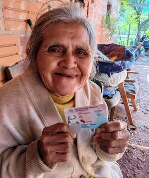Adulta mayor de 81 años obtiene por primera vez su cédula en Concepción - Concepción al Día