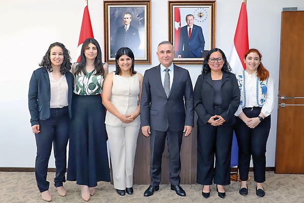 Becas Türkiye 2025 seleccionan a cinco paraguayas