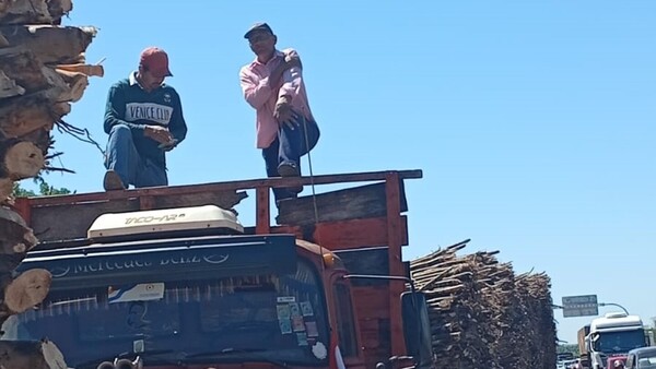 Cañicultores siguen protestando por culminación de tren de molienda