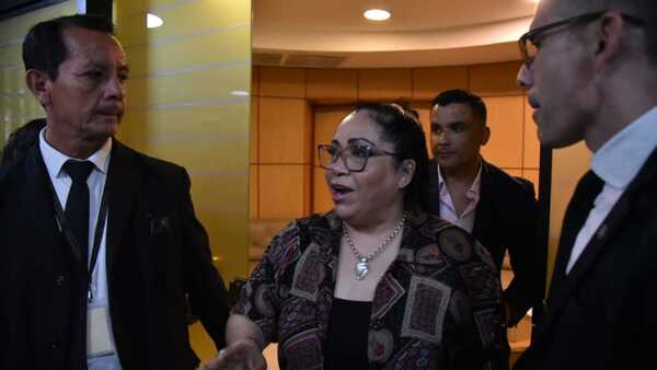 Desde la llanura, Yamy Nal coincide con Yolanda Paredes
