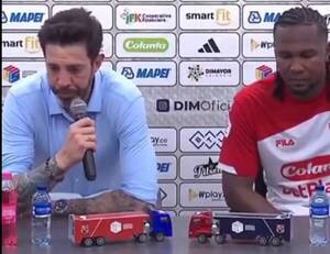 ¡Hasẽ soro el técnico pyahu de Cerro cuando se despidió en Colombia!