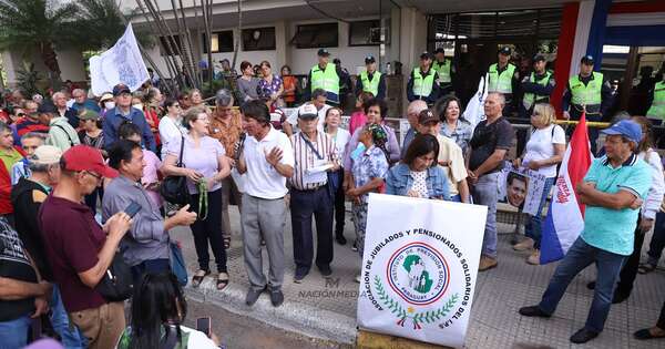 La Nación / Jubilados plantean al IPS nuevo sistema de descuento de haberes