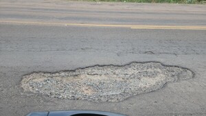 Unos 30 baches ponen en riesgo a conductores sobre la ruta PY22