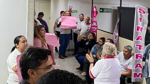 Altas deudas y falta de diálogo: Funcionarios protestan ante una Municipalidad en "fase terminal"