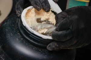 SENAD intercepta droga oculta en potes de proteína en polvo procedente de Estados Unidos