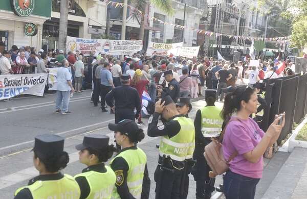 AUDIO: Jubilados anuncian movilización y piden que su gratificación anual ya no tenga descuentos - Periodísticamente - ABC Color