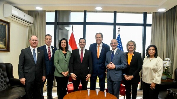 Raúl Latorre recibió a congresistas de EEUU