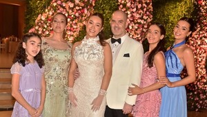Ecos de una fiesta de vals, flores y brillo