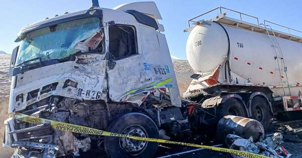 La Nación / Perú: cantante boliviana entre los 14 muertos por choque rutero