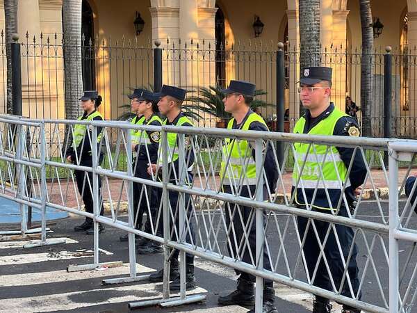 Policía Nacional prepara más de 3.000 oficiales para la marcha del grupo Gen Z - Política - ABC Color
