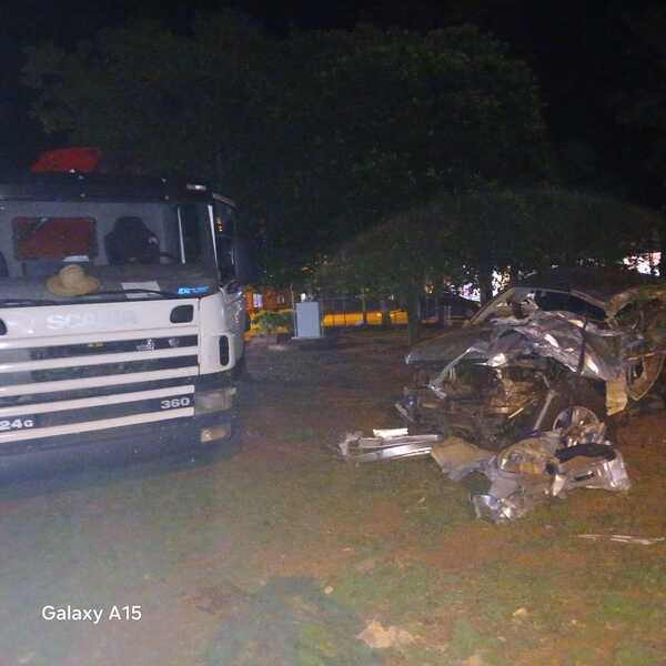 Ocupantes de una camioneta se salvan de milagro tras choque contra un camión sobre Graneros del Sur