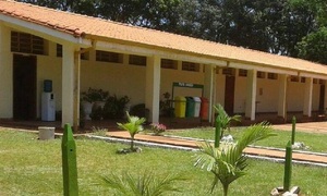 Padres denuncian a directora del Colegio Nacional Tembiaporã por abandono, planilleros y salarios irregulares - OviedoPress